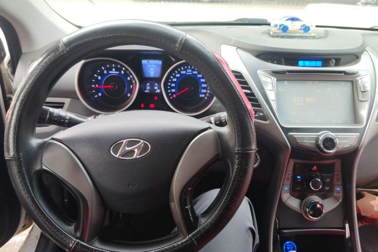 Used Hyundai Elantra (5th Generation / Langdong) 2012 1.6L Manual Leading Model Center Console