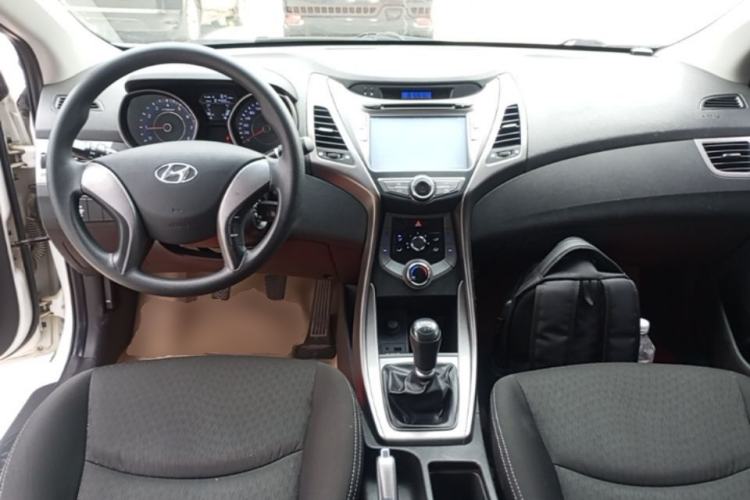 Used Hyundai Elantra (5th Generation / Langdong) 2012 1.6L Manual Fashion Edition Center Console