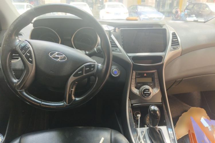 Used Hyundai Elantra (5th Generation / Langdong) 2012 1.6L Automatic Prestige Model Center Console