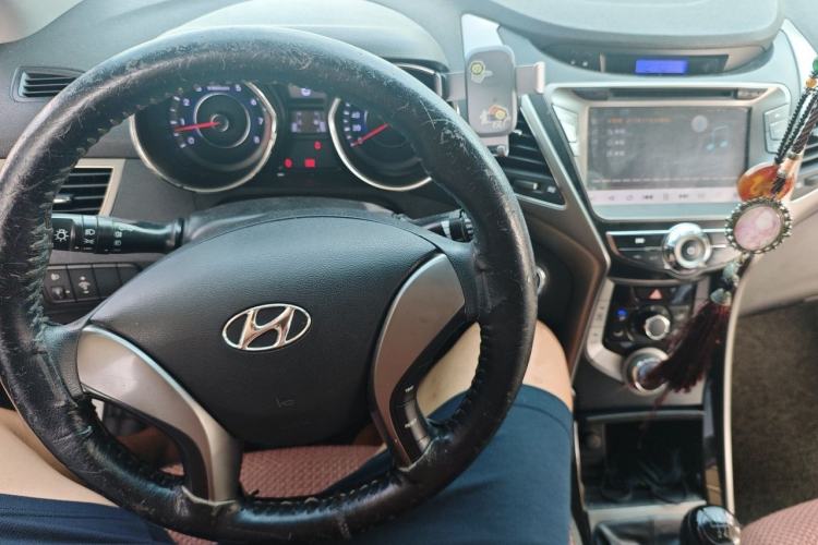 Used Hyundai Elantra (5th Generation / Langdong) 2012 1.6L Manual Leading Model Center Console