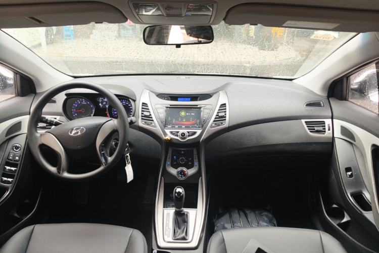 Used Hyundai Elantra (5th Generation / Langdong) 2012 1.6L Automatic Fashion Edition Center Console