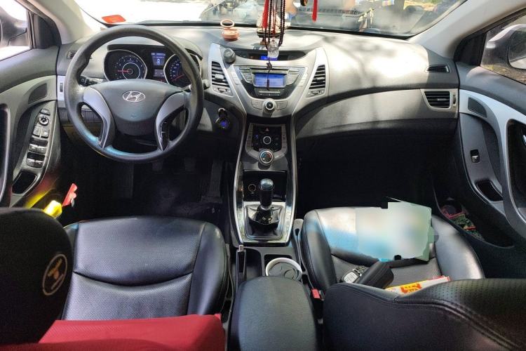 Used Hyundai Elantra (5th Generation / Langdong) 2012 1.6L Manual Leading Model Center Console