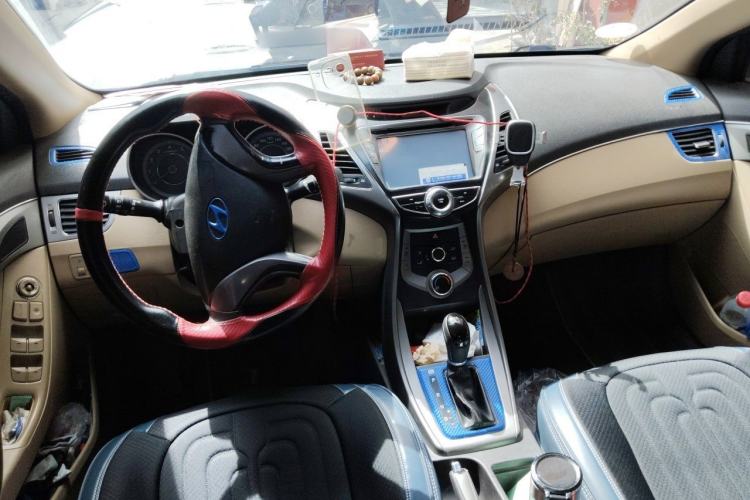 Used Hyundai Elantra (5th Generation / Langdong) 2012 1.6L Automatic Fashion Edition Center Console