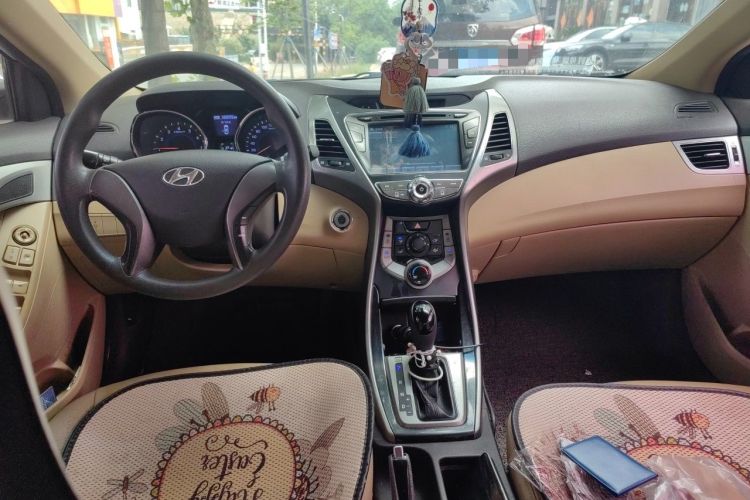 Used Hyundai Elantra (5th Generation / Langdong) 2012 1.6L Automatic Leading Model Center Console