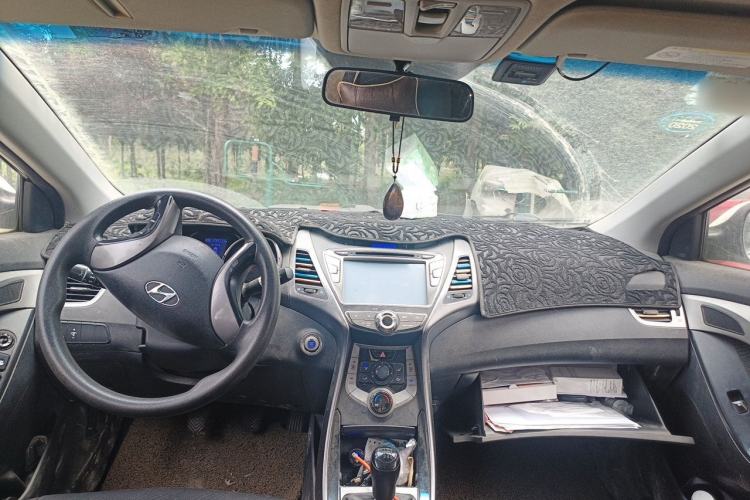 Used Hyundai Elantra (5th Generation / Langdong) 2012 1.6L Manual Leading Model Center Console