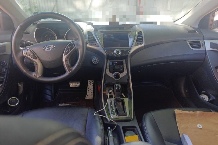 Used Hyundai Elantra (5th Generation / Langdong) 2012 1.6L Automatic Leading Model Center Console