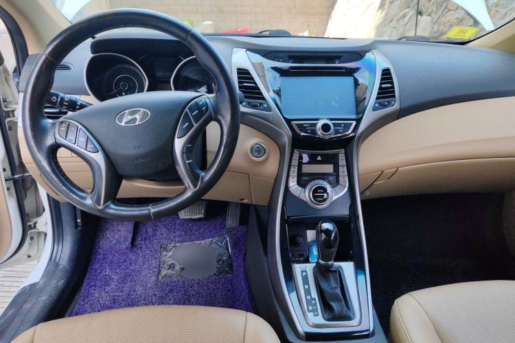 Used Hyundai Elantra (5th Generation / Langdong) 2012 1.6L Automatic Prestige Model Center Console