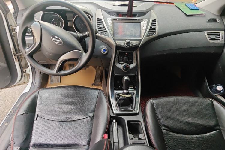 Used Hyundai Elantra (5th Generation / Langdong) 2012 1.6L Manual Leading Model Center Console