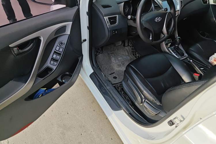 Used Hyundai Elantra (5th Generation / Langdong) 2012 1.6L Automatic Fashion Edition Driver Seat