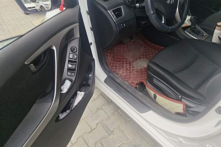 Used Hyundai Elantra (5th Generation / Langdong) 2012 1.6L Automatic Fashion Edition Driver Seat