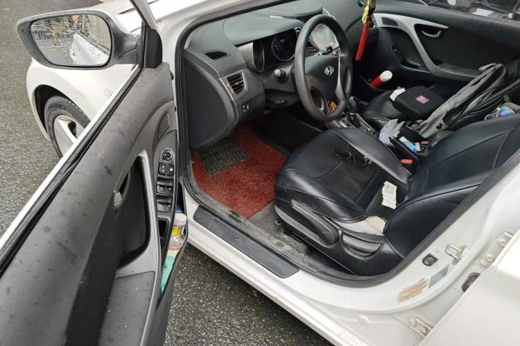 Used Hyundai Elantra (5th Generation / Langdong) 2012 1.6L Automatic Fashion Edition Driver Seat