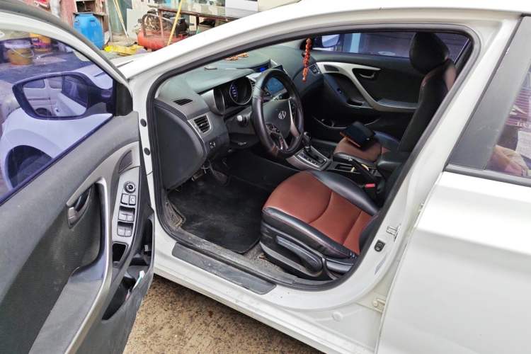 Used Hyundai Elantra (5th Generation / Langdong) 2012 1.6L Automatic Fashion Edition Driver Seat