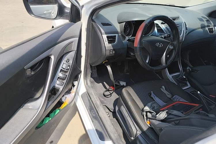 Used Hyundai Elantra (5th Generation / Langdong) 2012 1.6L Manual Fashion Edition Driver Seat
