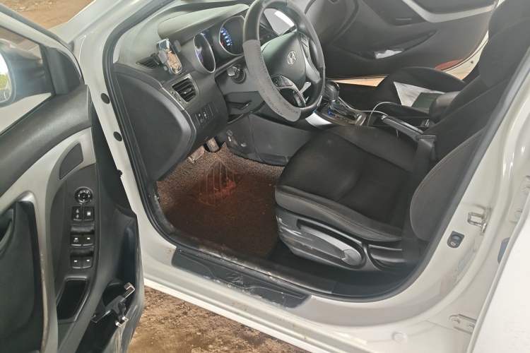 Used Hyundai Elantra (5th Generation / Langdong) 2012 1.6L Automatic Fashion Edition Driver Seat