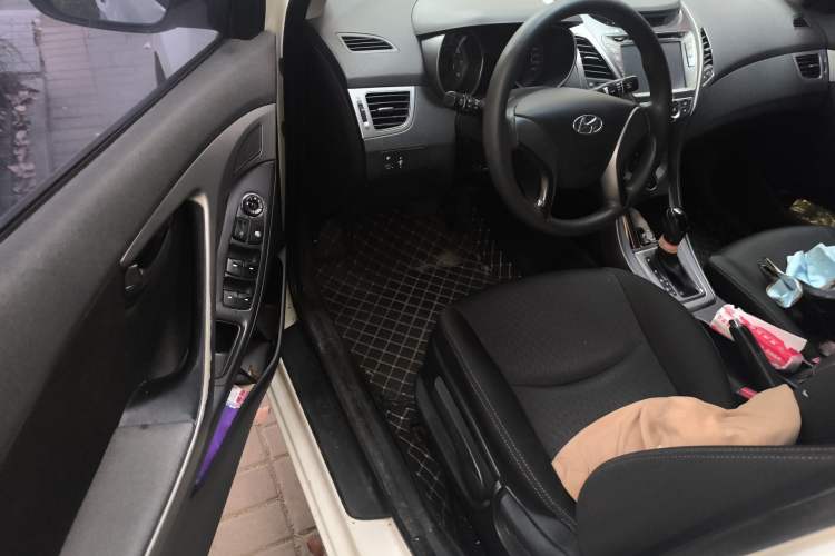 Used Hyundai Elantra (5th Generation / Langdong) 2012 1.6L Automatic Fashion Edition Driver Seat