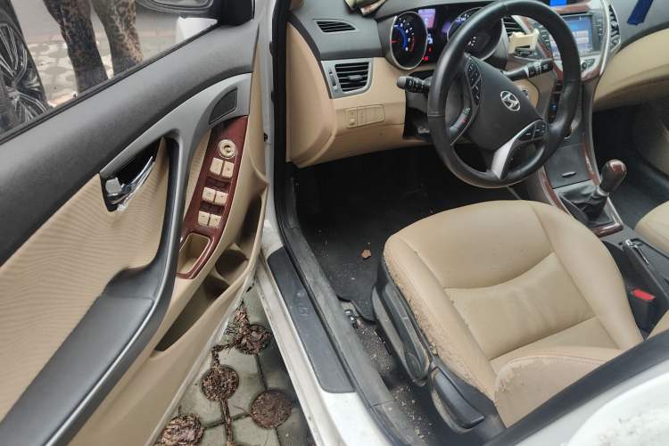 Used Hyundai Elantra (5th Generation / Langdong) 2012 1.6L Manual Leading Model Driver Seat