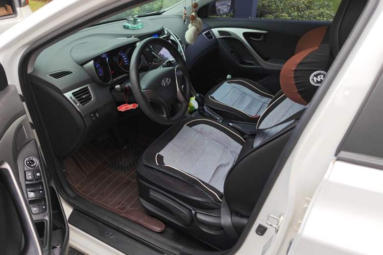 Used Hyundai Elantra (5th Generation / Langdong) 2012 1.6L Automatic Fashion Edition Driver Seat