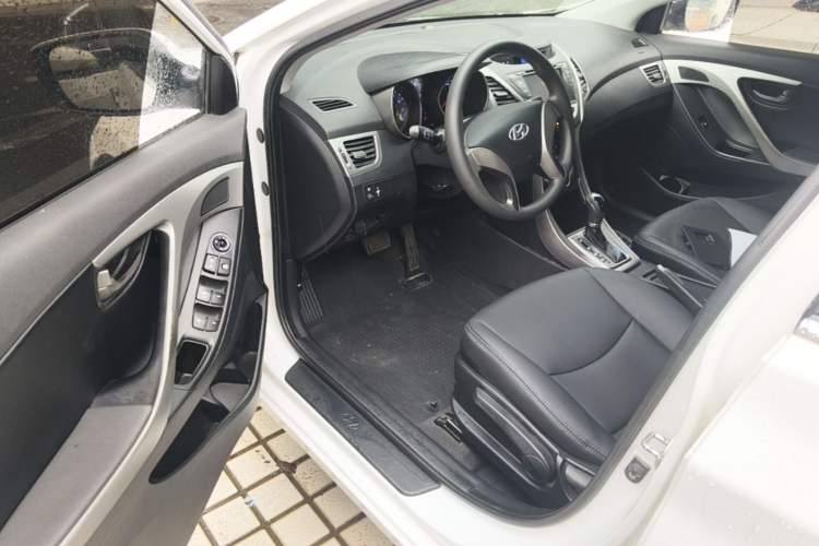 Used Hyundai Elantra (5th Generation / Langdong) 2012 1.6L Automatic Fashion Edition Driver Seat