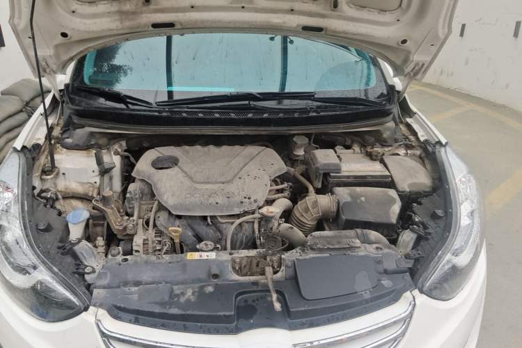 Used Hyundai Elantra (5th Generation / Langdong) 2012 1.6L Manual Leading Model Engine Bay