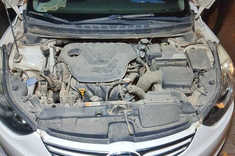 Used Hyundai Elantra (5th Generation / Langdong) 2012 1.6L Manual Leading Model Engine Bay