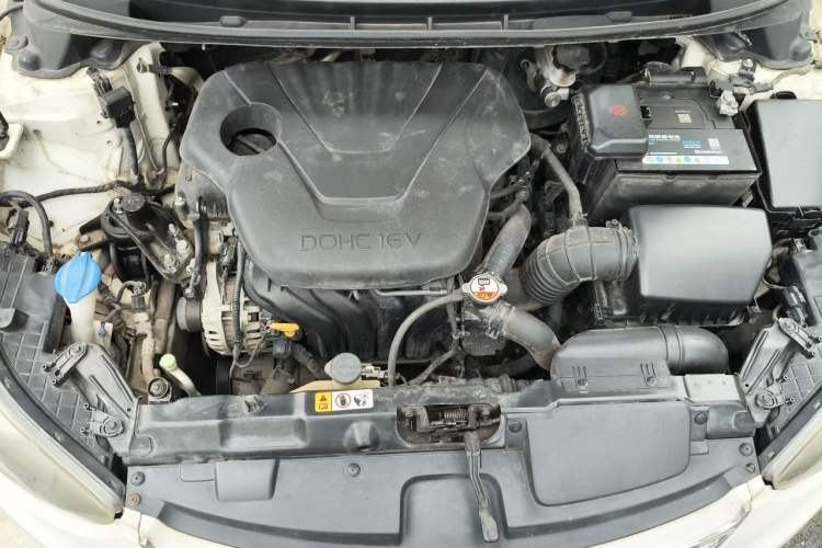 Used Hyundai Elantra (5th Generation / Langdong) 2012 1.6L Automatic Leading Model Engine Bay