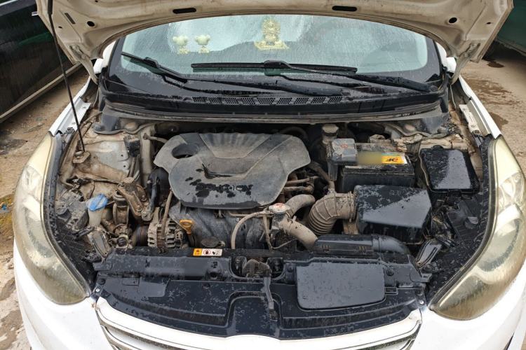 Used Hyundai Elantra (5th Generation / Langdong) 2012 1.6L Manual Fashion Edition Engine Bay