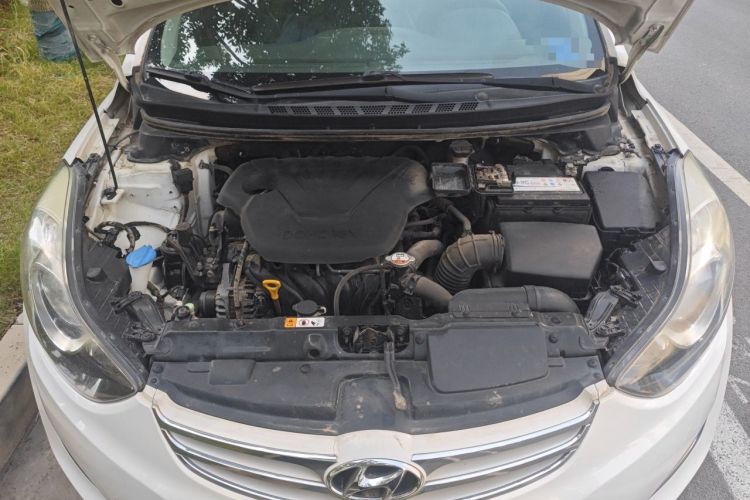 Used Hyundai Elantra (5th Generation / Langdong) 2012 1.6L Automatic Fashion Edition Engine Bay