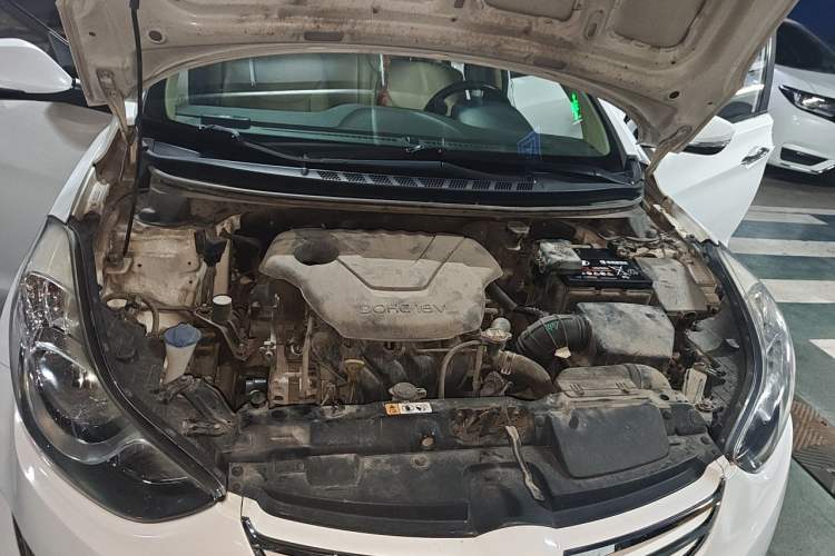 Used Hyundai Elantra (5th Generation / Langdong) 2012 1.6L Manual Leading Model Engine Bay