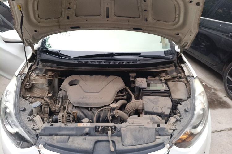 Used Hyundai Elantra (5th Generation / Langdong) 2012 1.6L Manual Fashion Edition Engine Bay