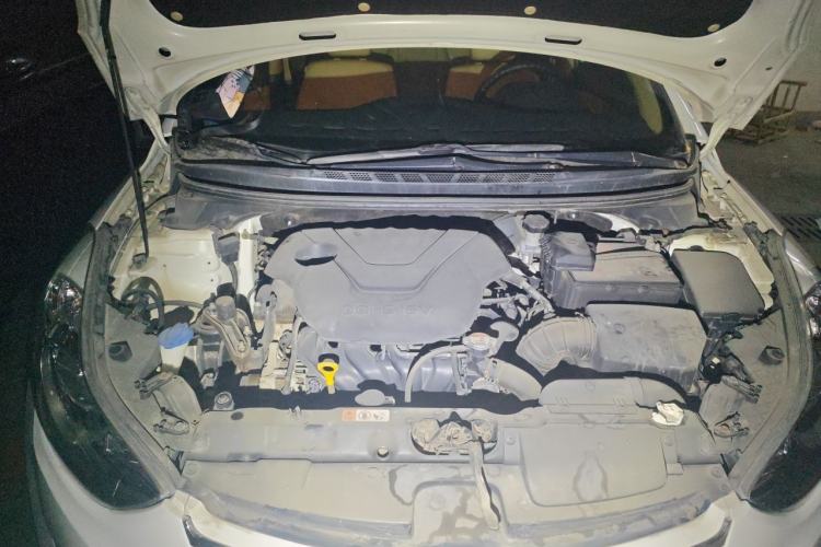 Used Hyundai Elantra (5th Generation / Langdong) 2012 1.6L Manual Leading Model Engine Bay