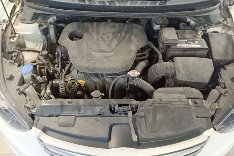 Used Hyundai Elantra (5th Generation / Langdong) 2012 1.6L Automatic Leading Model Engine Bay
