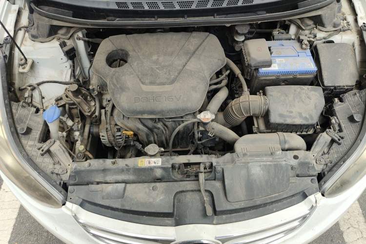 Used Hyundai Elantra (5th Generation / Langdong) 2012 1.6L Manual Leading Model Engine Bay