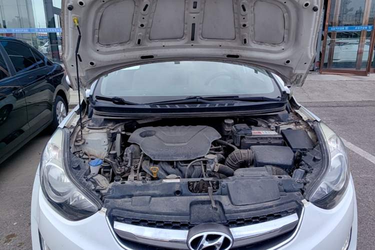 Used Hyundai Elantra (5th Generation / Langdong) 2012 1.6L Manual Leading Model Engine Bay