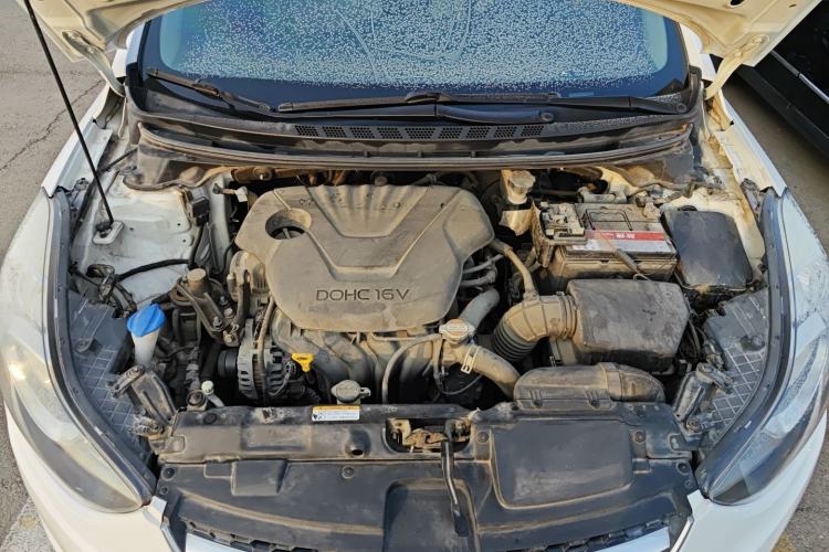 Used Hyundai Elantra (5th Generation / Langdong) 2012 1.6L Manual Fashion Edition Engine Bay