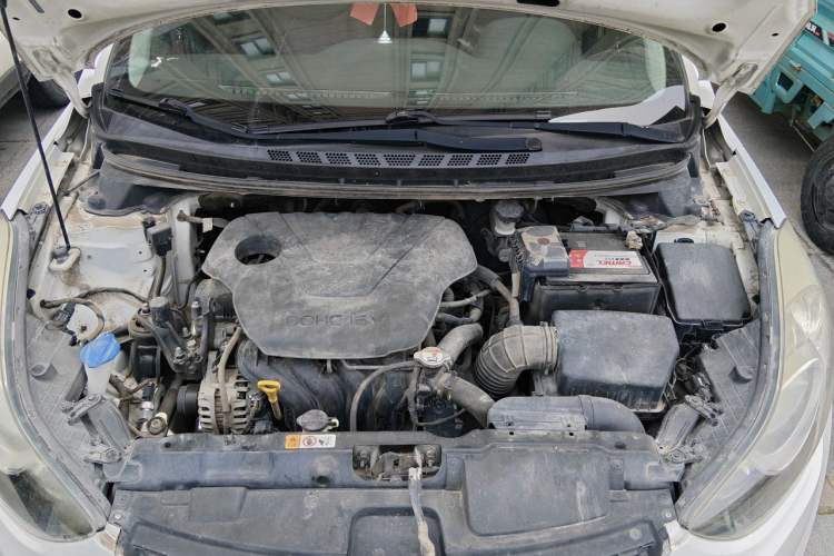 Used Hyundai Elantra (5th Generation / Langdong) 2012 1.6L Manual Leading Model Engine Bay