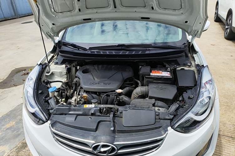 Used Hyundai Elantra (5th Generation / Langdong) 2012 1.6L Automatic Fashion Edition Engine Bay