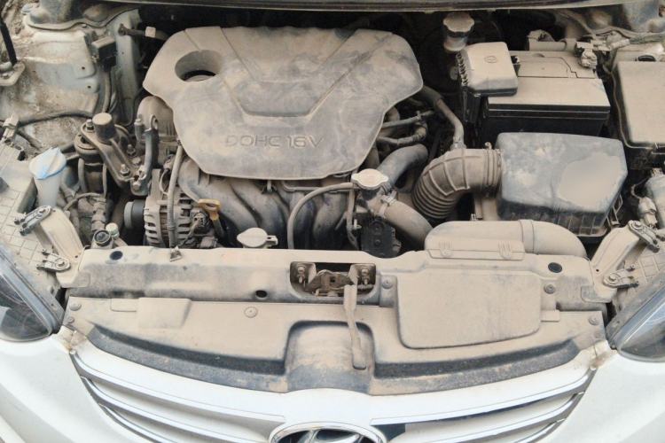 Used Hyundai Elantra (5th Generation / Langdong) 2012 1.6L Automatic Fashion Edition Engine Bay