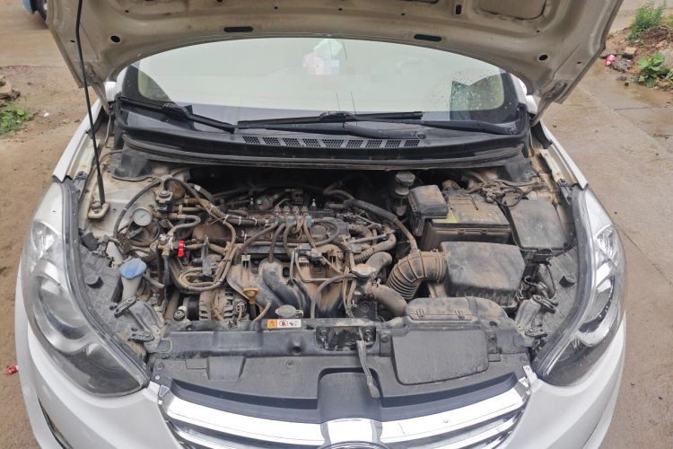 Used Hyundai Elantra (5th Generation / Langdong) 2012 1.6L Manual Leading Model Engine Bay