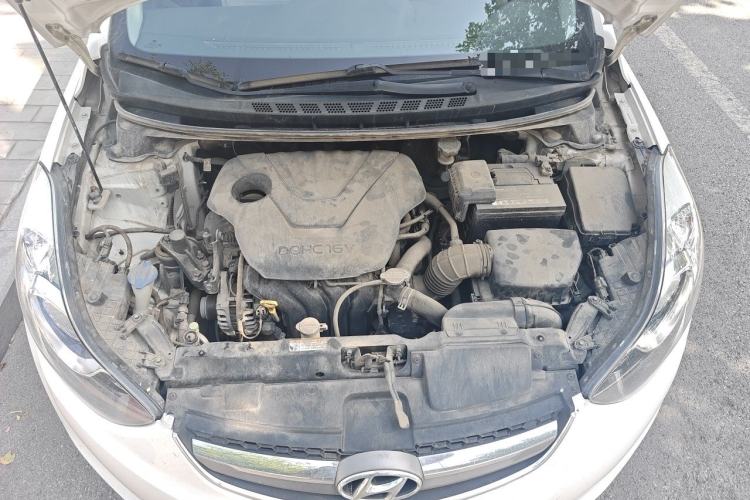 Used Hyundai Elantra (5th Generation / Langdong) 2012 1.6L Automatic Fashion Edition Engine Bay