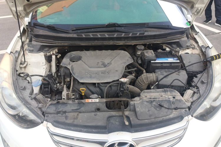 Used Hyundai Elantra (5th Generation / Langdong) 2012 1.6L Automatic Fashion Edition Engine Bay