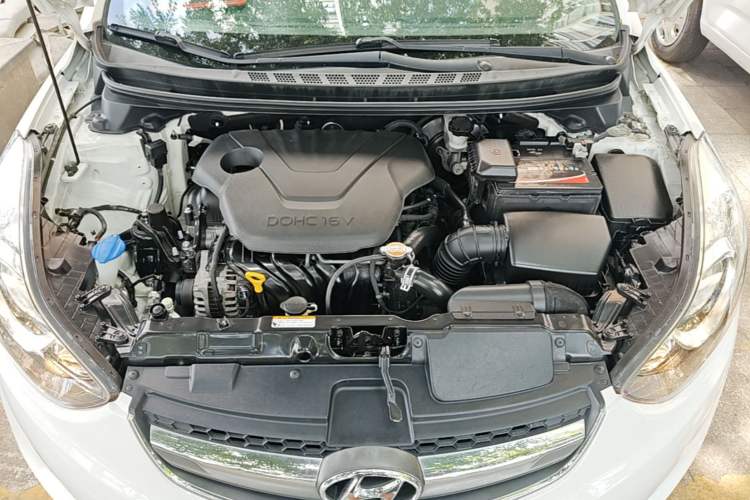 Used Hyundai Elantra (5th Generation / Langdong) 2012 1.6L Manual Leading Model Engine Bay