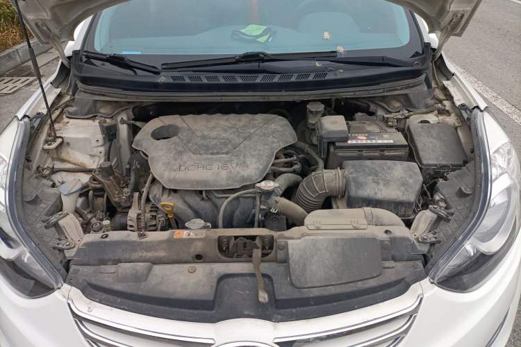 Used Hyundai Elantra (5th Generation / Langdong) 2012 1.6L Automatic Leading Model Engine Bay