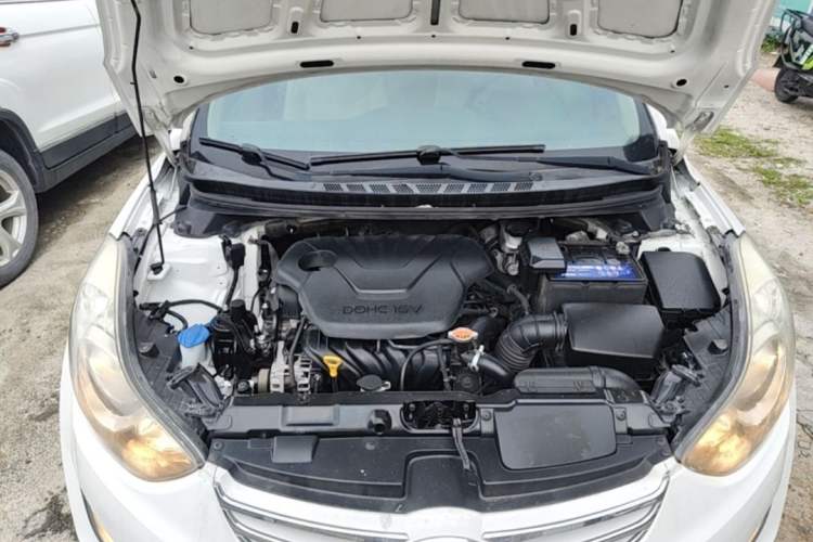 Used Hyundai Elantra (5th Generation / Langdong) 2012 1.6L Manual Fashion Edition Engine Bay