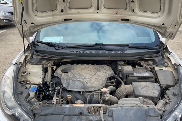 Used Hyundai Elantra (5th Generation / Langdong) 2012 1.6L Automatic Fashion Edition Engine Bay