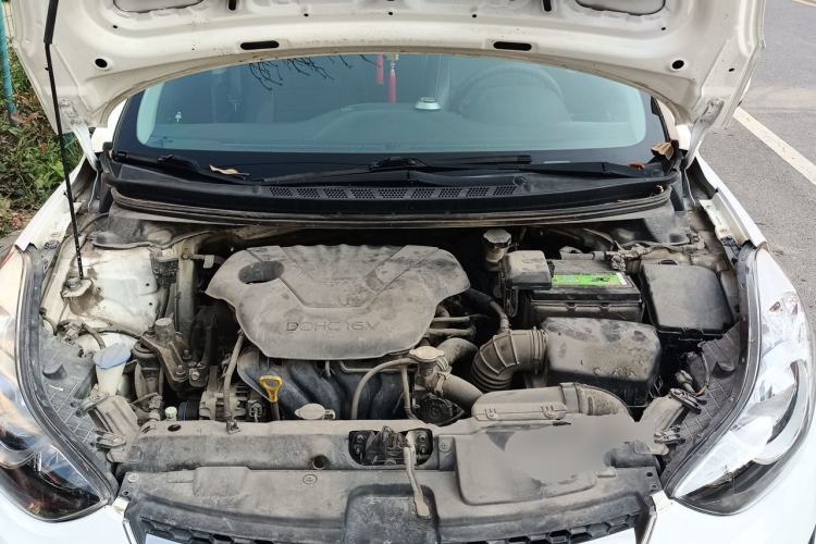 Used Hyundai Elantra (5th Generation / Langdong) 2012 1.6L Manual Leading Model Engine Bay