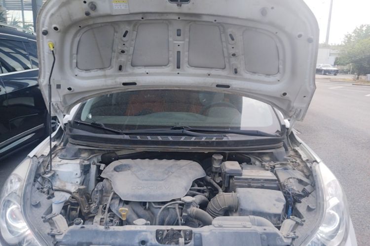 Used Hyundai Elantra (5th Generation / Langdong) 2012 1.6L Manual Fashion Edition Engine Bay