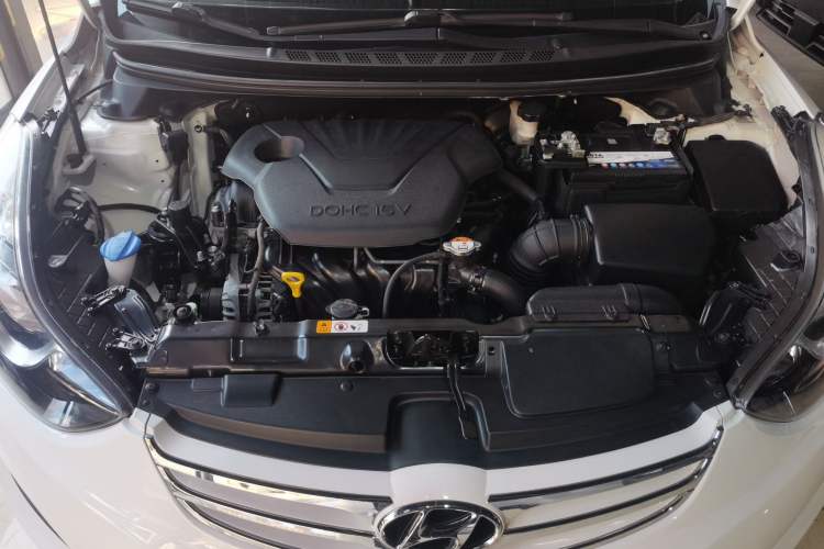 Used Hyundai Elantra (5th Generation / Langdong) 2012 1.6L Automatic Fashion Edition Engine Bay