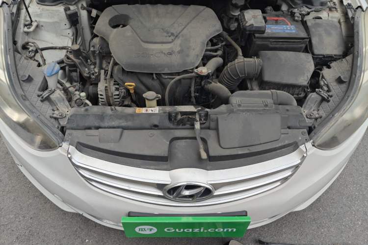 Used Hyundai Elantra (5th Generation / Langdong) 2012 1.6L Manual Fashion Edition Engine Bay