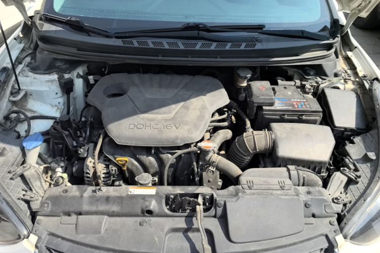 Used Hyundai Elantra (5th Generation / Langdong) 2012 1.6L Automatic Fashion Edition Engine Bay