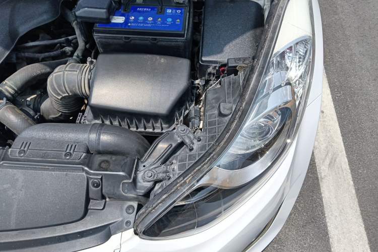 Used Hyundai Elantra (5th Generation / Langdong) 2012 1.6L Automatic Prestige Model Engine Bay Left
